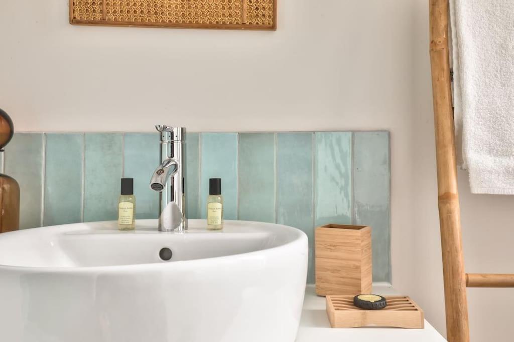 Cozy And Practical Apt In The 10Th Arrondissement Paris Bagian luar foto
